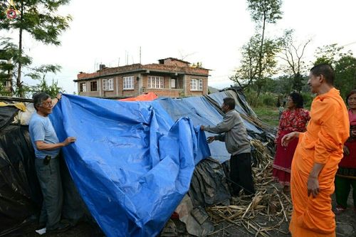 ภาพ No.17068:มูลนิธิธรรมกายช่วยเหลือผู้ประสบภัยแผ่นดินไหวที่ประเทศเนปาล