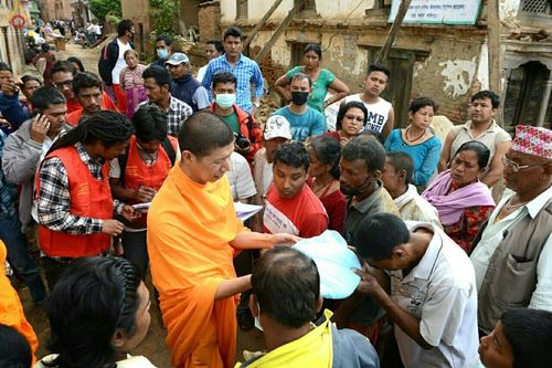 ภาพ No.17078:มูลนิธิธรรมกายช่วยเหลือผู้ประสบภัยแผ่นดินไหวที่ประเทศเนปาล