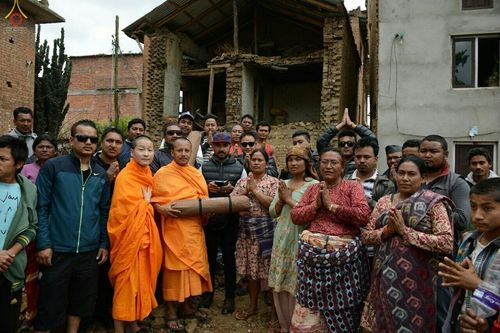 ภาพ No.17090:มูลนิธิธรรมกายช่วยเหลือผู้ประสบภัยแผ่นดินไหวที่ประเทศเนปาล