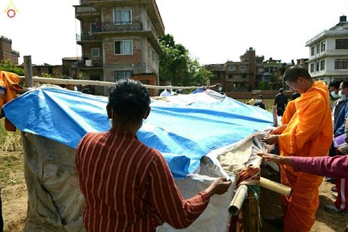 ภาพ No.17110:มูลนิธิธรรมกายช่วยเหลือผู้ประสบภัยแผ่นดินไหวที่ประเทศเนปาล