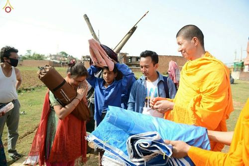 ภาพ No.17119:มูลนิธิธรรมกายช่วยเหลือผู้ประสบภัยแผ่นดินไหวที่ประเทศเนปาล