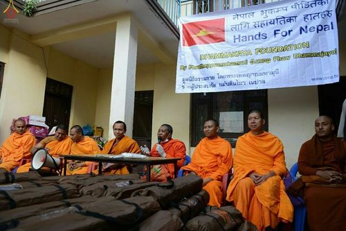 ภาพ No.17127:มูลนิธิธรรมกายช่วยเหลือผู้ประสบภัยแผ่นดินไหวที่ประเทศเนปาล