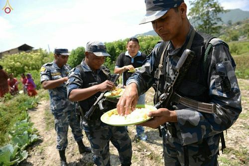 ภาพ No.17139:มูลนิธิธรรมกายช่วยเหลือผู้ประสบภัยแผ่นดินไหวที่ประเทศเนปาล