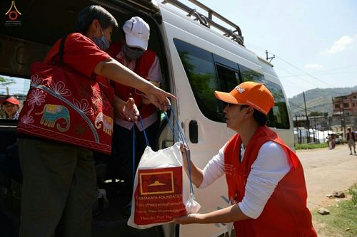 ภาพ No.17165:มูลนิธิธรรมกายช่วยเหลือผู้ประสบภัยแผ่นดินไหวที่ประเทศเนปาล