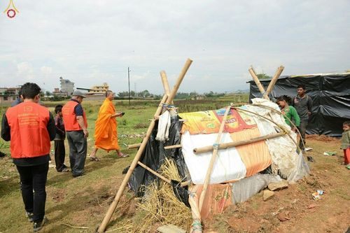 ภาพ No.17219:มูลนิธิธรรมกายช่วยเหลือผู้ประสบภัยแผ่นดินไหวที่ประเทศเนปาล