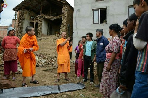 ภาพ No.17230:มูลนิธิธรรมกายช่วยเหลือผู้ประสบภัยแผ่นดินไหวที่ประเทศเนปาล