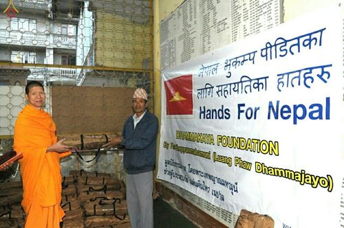 ภาพ No.17237:มูลนิธิธรรมกายช่วยเหลือผู้ประสบภัยแผ่นดินไหวที่ประเทศเนปาล