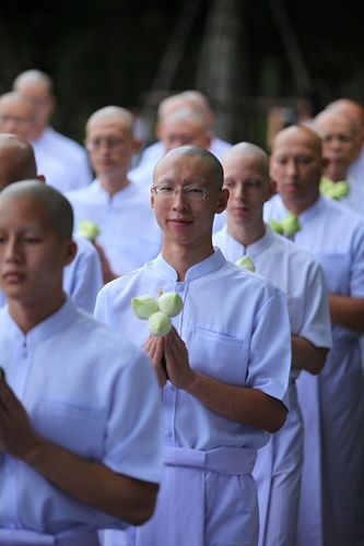 ภาพ No.9025:พิธีบรรพชาอุปสมบทและตักบาตรพระธรรมทายาทนานาชาติ รุ่นที่ 11
