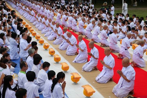 ภาพ No.9031:พิธีบรรพชาอุปสมบทและตักบาตรพระธรรมทายาทนานาชาติ รุ่นที่ 11