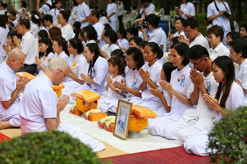 ภาพ No.9028:พิธีบรรพชาอุปสมบทและตักบาตรพระธรรมทายาทนานาชาติ รุ่นที่ 11