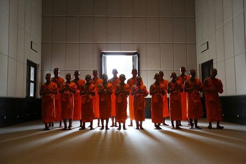 ภาพ No.9034:พิธีบรรพชาอุปสมบทและตักบาตรพระธรรมทายาทนานาชาติ รุ่นที่ 11