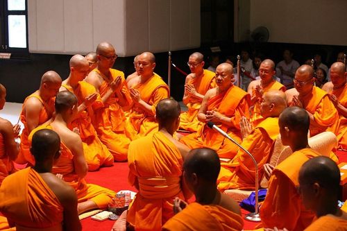 ภาพ No.9036:พิธีบรรพชาอุปสมบทและตักบาตรพระธรรมทายาทนานาชาติ รุ่นที่ 11