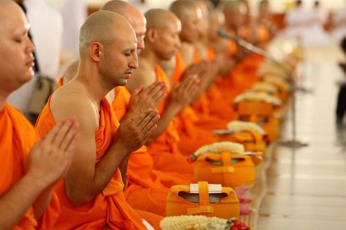 ภาพ No.9038:พิธีบรรพชาอุปสมบทและตักบาตรพระธรรมทายาทนานาชาติ รุ่นที่ 11