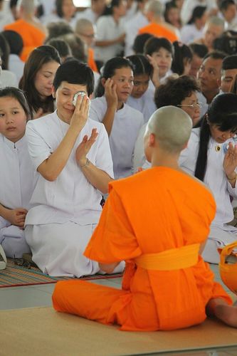 ภาพ No.9040:พิธีบรรพชาอุปสมบทและตักบาตรพระธรรมทายาทนานาชาติ รุ่นที่ 11