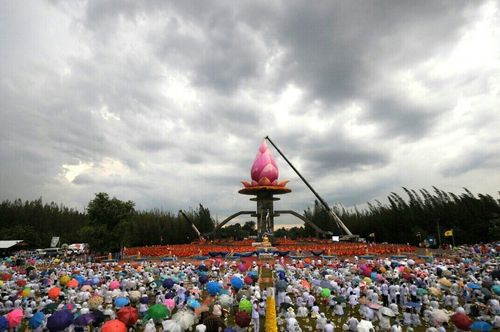 ภาพ No.11459:ประมวลภาพพิธีอัญเชิญพระบรมธาตุประดิษฐาน ณ ปทุมรัตน์ธรรมเจดีย์ พุทธอุทยานนานาชาติ จ.หนองคาย