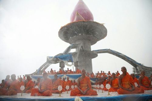 ภาพ No.11466:ประมวลภาพพิธีอัญเชิญพระบรมธาตุประดิษฐาน ณ ปทุมรัตน์ธรรมเจดีย์ พุทธอุทยานนานาชาติ จ.หนองคาย