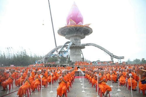 ภาพ No.11469:ประมวลภาพพิธีอัญเชิญพระบรมธาตุประดิษฐาน ณ ปทุมรัตน์ธรรมเจดีย์ พุทธอุทยานนานาชาติ จ.หนองคาย