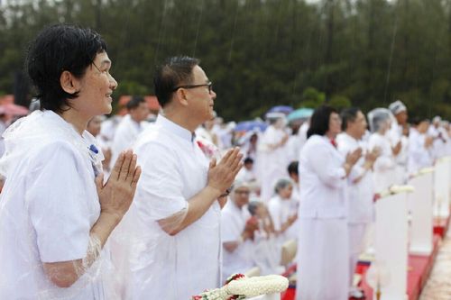 ภาพ No.11491:ประมวลภาพพิธีอัญเชิญพระบรมธาตุประดิษฐาน ณ ปทุมรัตน์ธรรมเจดีย์ พุทธอุทยานนานาชาติ จ.หนองคาย