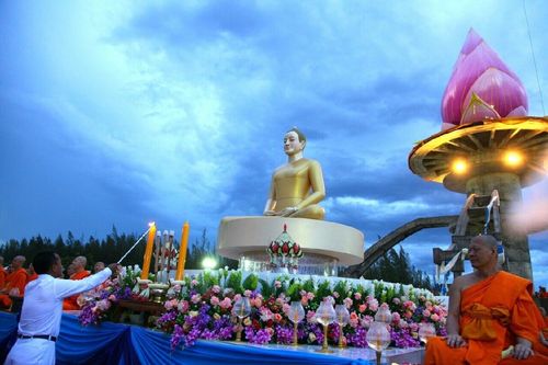 ภาพ No.11509:ประมวลภาพพิธีอัญเชิญพระบรมธาตุประดิษฐาน ณ ปทุมรัตน์ธรรมเจดีย์ พุทธอุทยานนานาชาติ จ.หนองคาย