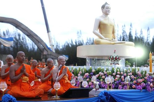 ภาพ No.11507:ประมวลภาพพิธีอัญเชิญพระบรมธาตุประดิษฐาน ณ ปทุมรัตน์ธรรมเจดีย์ พุทธอุทยานนานาชาติ จ.หนองคาย