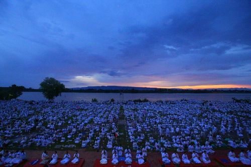 ภาพ No.11513:ประมวลภาพพิธีอัญเชิญพระบรมธาตุประดิษฐาน ณ ปทุมรัตน์ธรรมเจดีย์ พุทธอุทยานนานาชาติ จ.หนองคาย