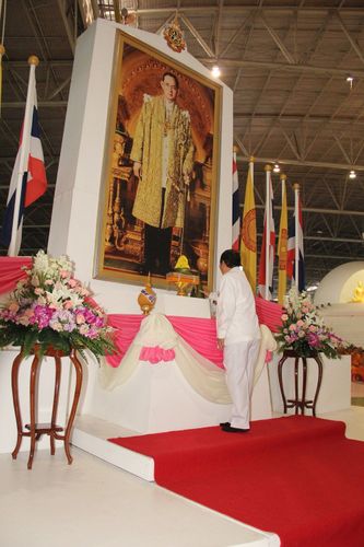 พิธีเจริญพระพุทธมนต์เพื่อถวายเป็นพระราชกุศลแด่พระบาทสมเด็จพระเจ้าอยู่หัว ณ วัดพระธรรมกาย