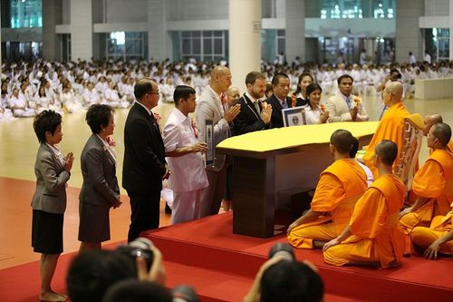 ภาพ No.8684: พิธีถวายรางวัลประกาศเกียรติคุณ Guinness World Records 2 รางวัล ณ วัดพระธรรมกาย