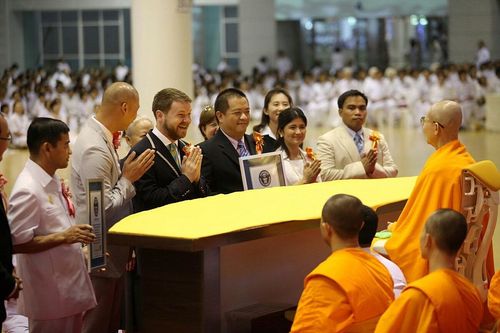 ภาพ No.8692: พิธีถวายรางวัลประกาศเกียรติคุณ Guinness World Records 2 รางวัล ณ วัดพระธรรมกาย