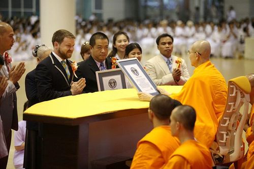 ภาพ No.8685: พิธีถวายรางวัลประกาศเกียรติคุณ Guinness World Records 2 รางวัล ณ วัดพระธรรมกาย