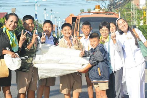 ภาพ No.9502:ประมวลภาพตักบาตรเมืองพัทยา พระ 2,600 รูป วันเสาร์ 21 ธันวาคม 2556