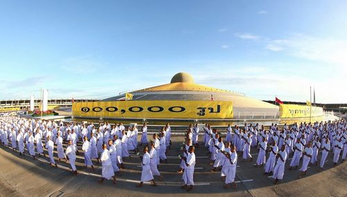 ภาพ No.8934:พิธีเวียนประทักษิณ วันทาเจดีย์และพิธีขอสรณคมน์และศีลของธรรมทายาทในวันบรรพชา 