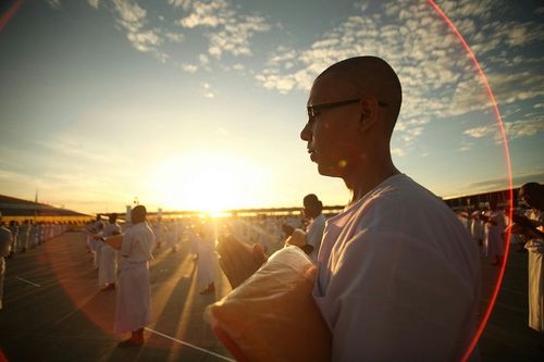 ภาพ No.8939:พิธีเวียนประทักษิณ วันทาเจดีย์และพิธีขอสรณคมน์และศีลของธรรมทายาทในวันบรรพชา 