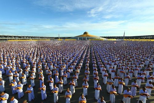 ภาพ No.8946:พิธีเวียนประทักษิณ วันทาเจดีย์และพิธีขอสรณคมน์และศีลของธรรมทายาทในวันบรรพชา 