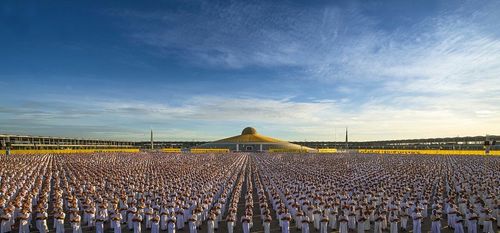 ภาพ No.8945:พิธีเวียนประทักษิณ วันทาเจดีย์และพิธีขอสรณคมน์และศีลของธรรมทายาทในวันบรรพชา 