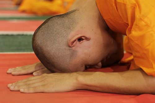 ภาพ No.8970:พิธีเวียนประทักษิณ วันทาเจดีย์และพิธีขอสรณคมน์และศีลของธรรมทายาทในวันบรรพชา 