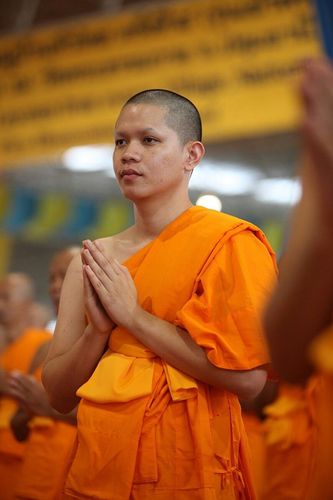 ภาพ No.8977:พิธีเวียนประทักษิณ วันทาเจดีย์และพิธีขอสรณคมน์และศีลของธรรมทายาทในวันบรรพชา 