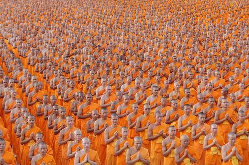 ภาพ No.8983:พิธีเวียนประทักษิณ วันทาเจดีย์และพิธีขอสรณคมน์และศีลของธรรมทายาทในวันบรรพชา 