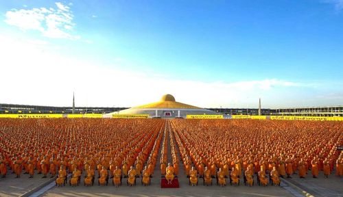 ภาพ No.8984:พิธีเวียนประทักษิณ วันทาเจดีย์และพิธีขอสรณคมน์และศีลของธรรมทายาทในวันบรรพชา 