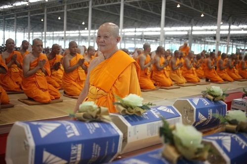 ประมวลภาพพิธีถวายกองทุนแสงสว่างและผ้าอาบน้ำฝน วันอาสาฬหบูชา