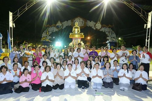 ประมวลภาพตักบาตรยะลาพระ 1,000 รูป ณ ศาลหลักเมืองถึงหอนาฬิกา 