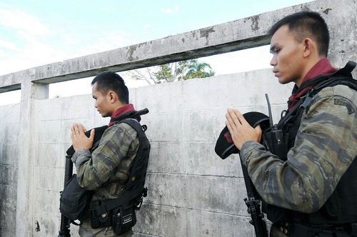 ภาพ No.9043:ประมวลภาพตักบาตรยะลาพระ 1,000 รูป ณ ศาลหลักเมืองถึงหอนาฬิกา 