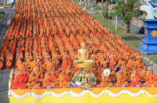 ภาพ No.9047:ประมวลภาพตักบาตรยะลาพระ 1,000 รูป ณ ศาลหลักเมืองถึงหอนาฬิกา 