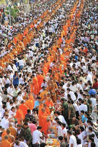 ภาพ No.9048:ประมวลภาพตักบาตรยะลาพระ 1,000 รูป ณ ศาลหลักเมืองถึงหอนาฬิกา 