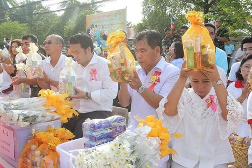 ภาพ No.9050:ประมวลภาพตักบาตรยะลาพระ 1,000 รูป ณ ศาลหลักเมืองถึงหอนาฬิกา 