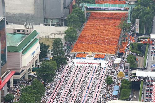 ภาพ No.9151:ประมวลภาพตักบาตร Central World พระ 10,000 รูป