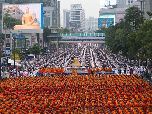 ภาพ No.9153:ประมวลภาพตักบาตร Central World พระ 10,000 รูป