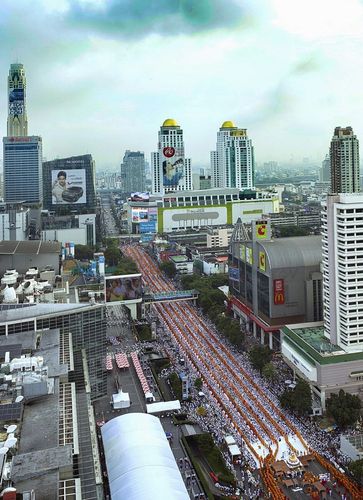 ภาพ No.9161:ประมวลภาพตักบาตร Central World พระ 10,000 รูป