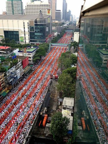 ภาพ No.9162:ประมวลภาพตักบาตร Central World พระ 10,000 รูป