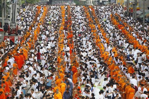 ภาพ No.9163:ประมวลภาพตักบาตร Central World พระ 10,000 รูป