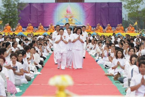 ภาพ No.9298:พิธีตอกเสาเข็มสร้างอาคารเอนกประสงค์ ณ พุทธอุทยานนานาชาติ อ.โพนพิสัย